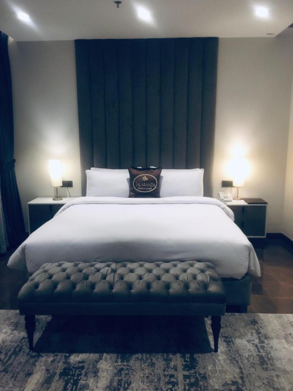 Jacaranda Heights Hotel Iszlámábád Kültér fotó