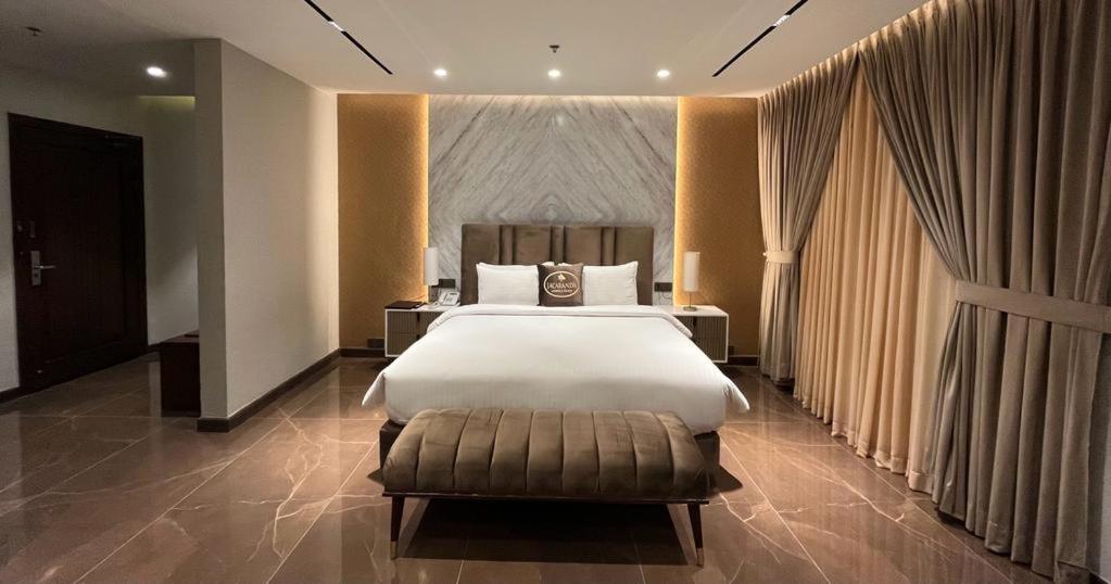 Jacaranda Heights Hotel Iszlámábád Kültér fotó